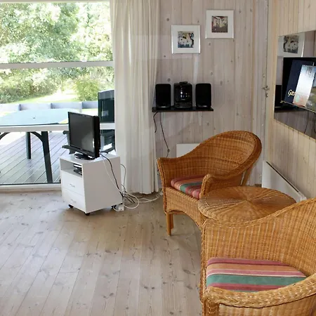 Hébergement de vacances Ferienhaus-mit-grossen-fensterfronten-terrasse-und-viel-licht