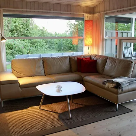 Hébergement de vacances Ferienhaus-mit-grossen-fensterfronten-terrasse-und-viel-licht *
