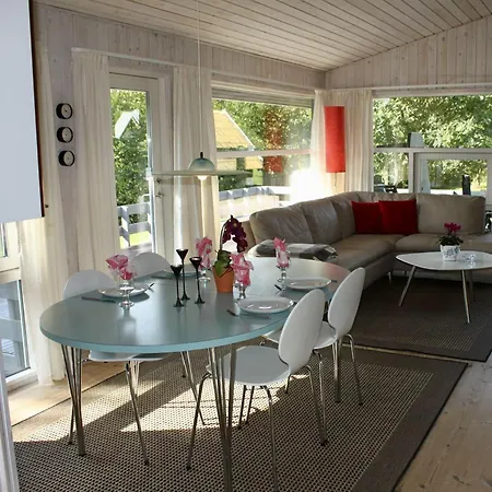 Hébergement de vacances Ferienhaus-mit-grossen-fensterfronten-terrasse-und-viel-licht Ebeltoft