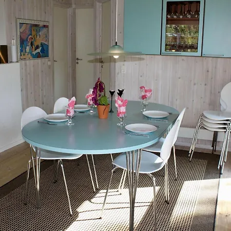 Ferienhaus-mit-grossen-fensterfronten-terrasse-und-viel-licht * Ebeltoft