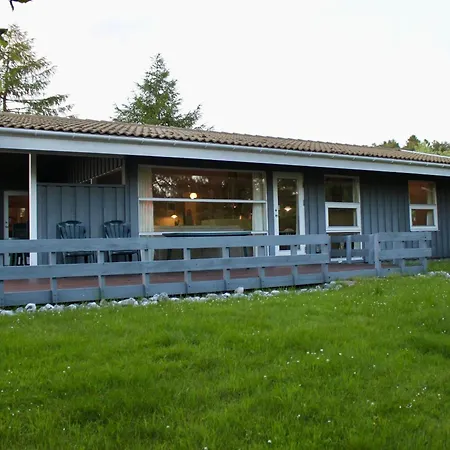 Ferienhaus-mit-grossen-fensterfronten-terrasse-und-viel-licht * Ebeltoft